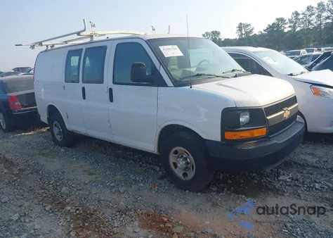 2016 Chevrolet Express 2500 Work Van z USA, uszkodzony, nr VIN 1GCWGAFF2G1162983